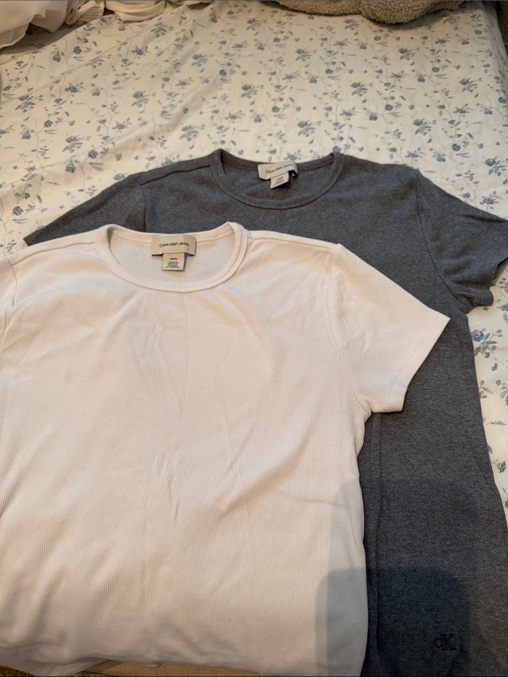 Calvin Klein Jeans Short Sleeve Tees - white & Charcoal Gray